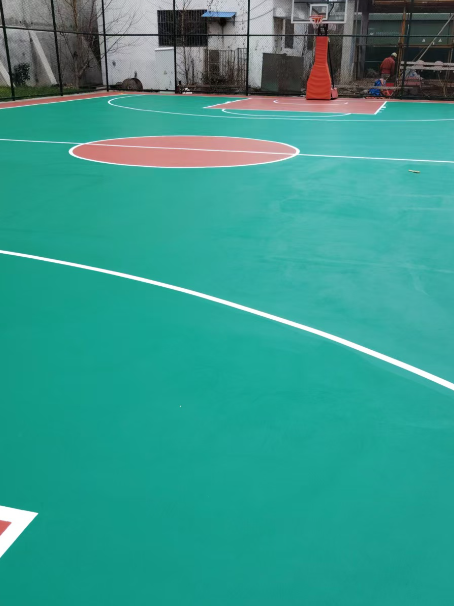宁洱 球场长期使用易出现地面开裂